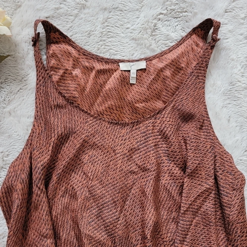 Joie 100% Silk Burnt Orange Geometric Sleeveless Blouse Size XS - Picture 2 of 11